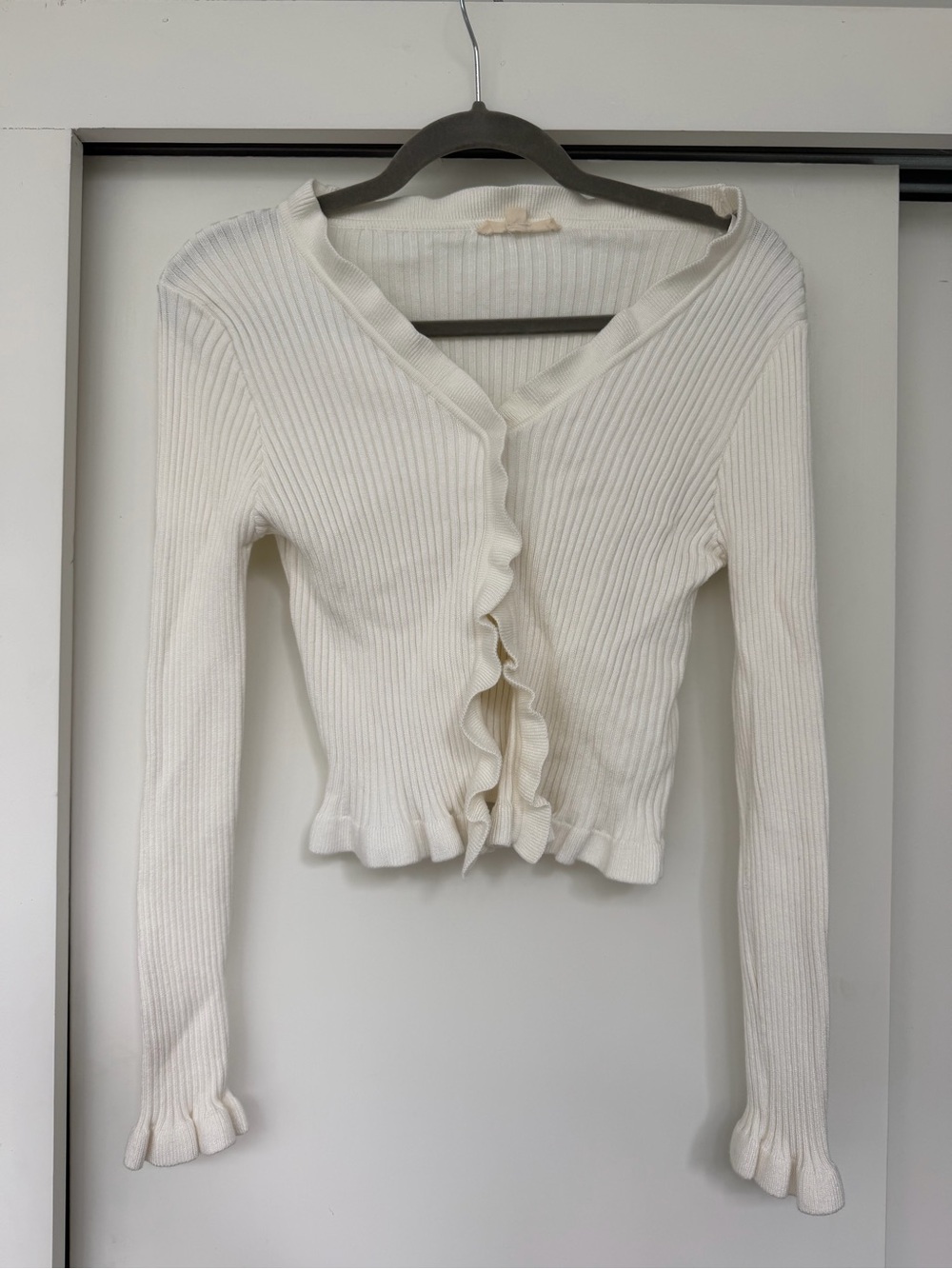 Ribbed Ruffle-Trim Cropped Cardigan - Cream